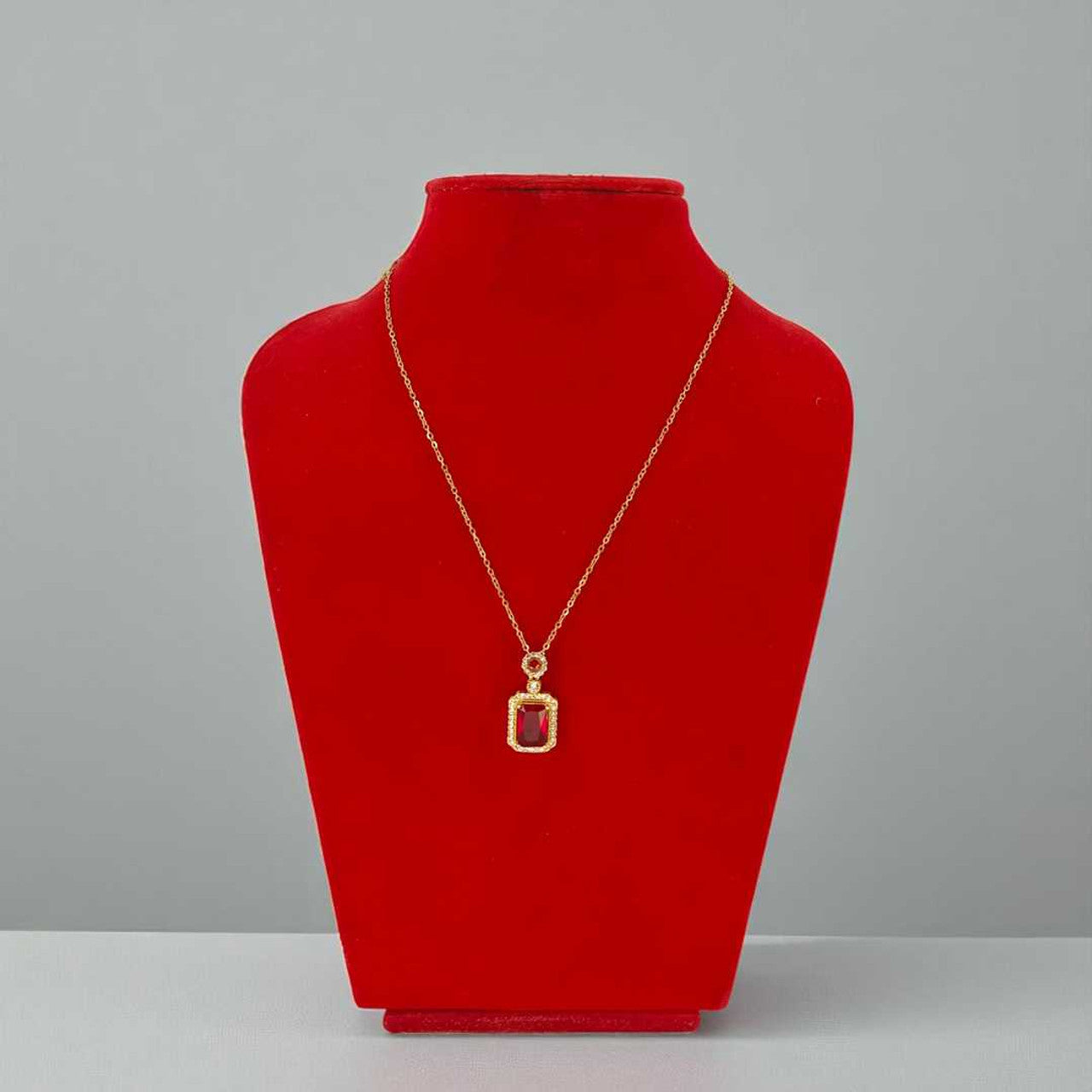Elegant Gold Pendant – Red Stone