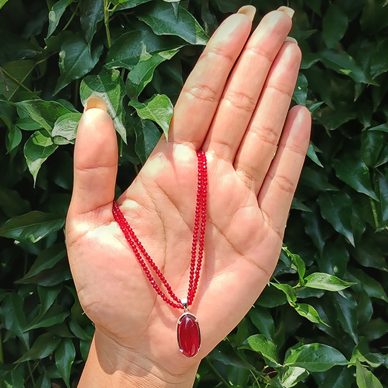 Red Crystal Pote with Stone Accents